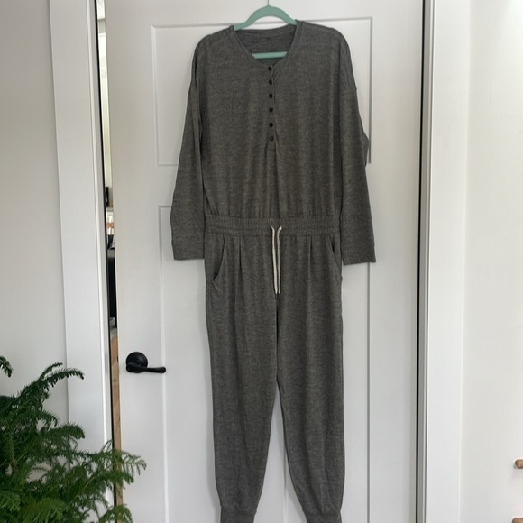 Vuori Pants - Vuori Lux Henley Jumpsuit Long Sleeve Heathered Grey Medium